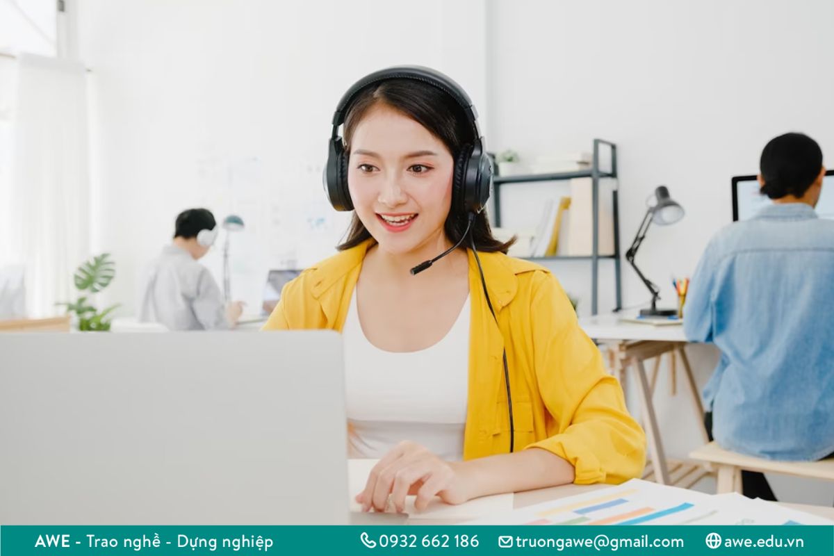 Ngành nghề cho nữ dễ xin việc- Chuyên viên chăm sóc khách hàng