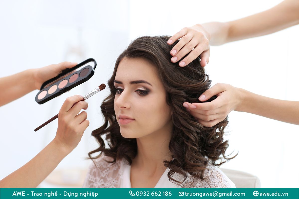 Nghề trang điểm - Makeup Artist