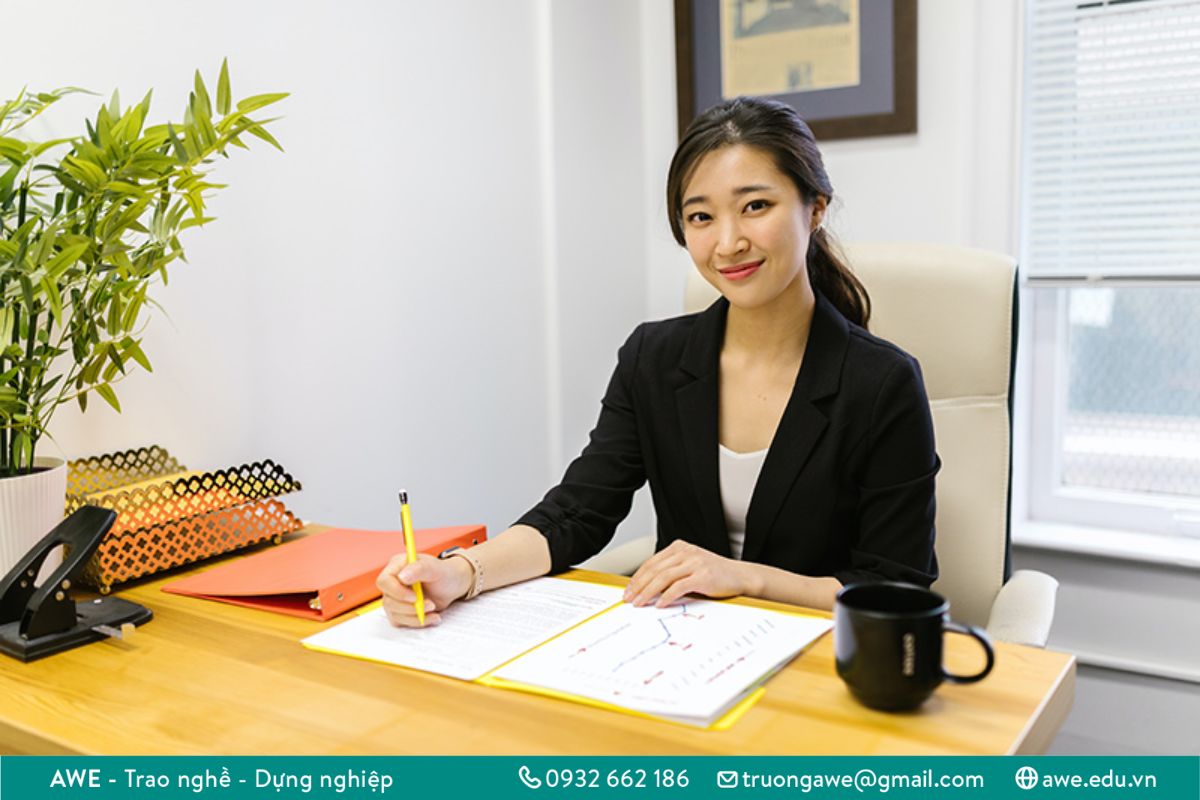 Học nghề gì cho nữ - Nhân viên Marketing