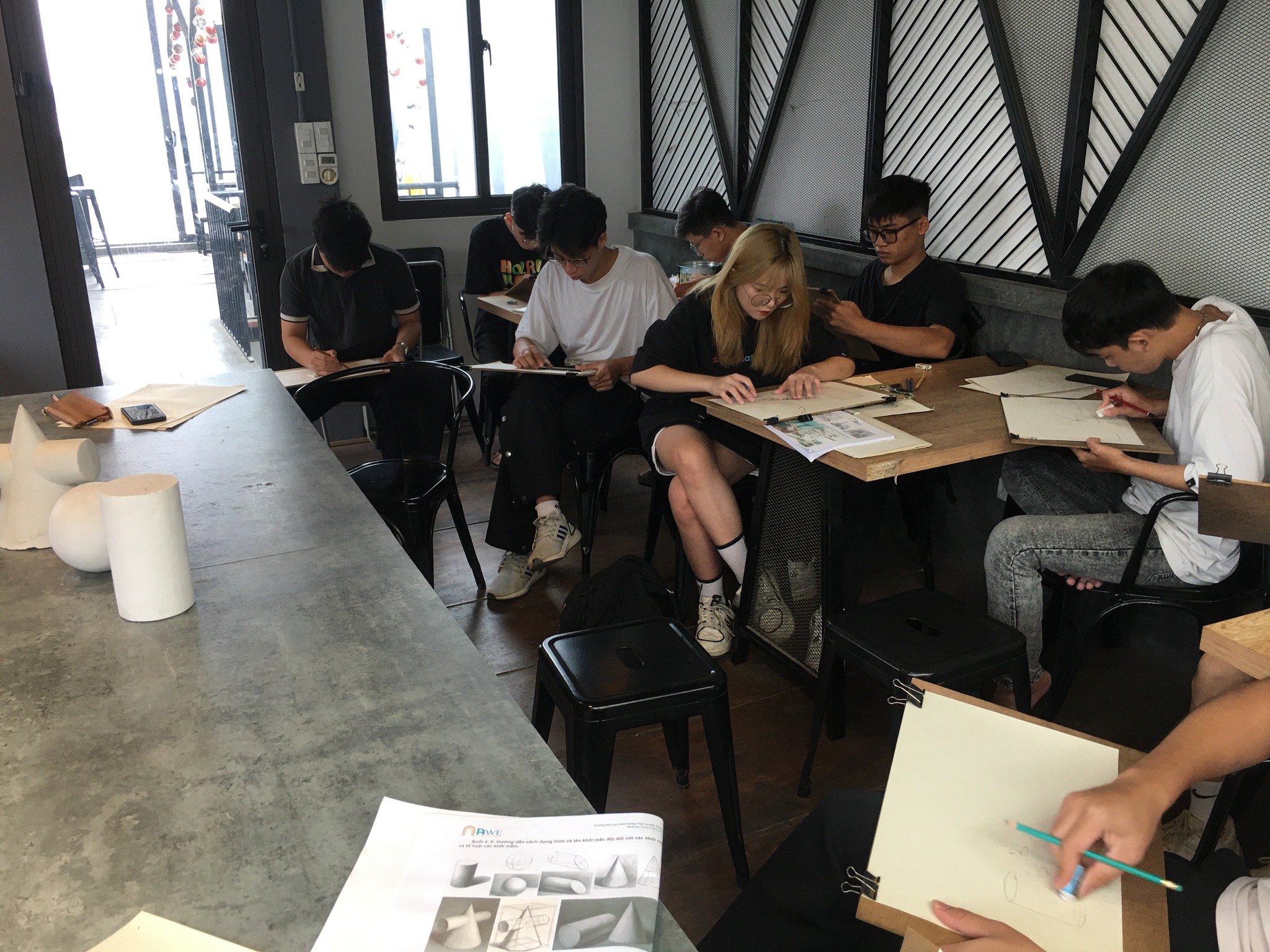 nen-hoc-nghe-gi-cho-nu-khong-bang-cap-kham-pha-cac-nganh-tiem-nang Học thiết kế nội thất ở đâu tốt nhất