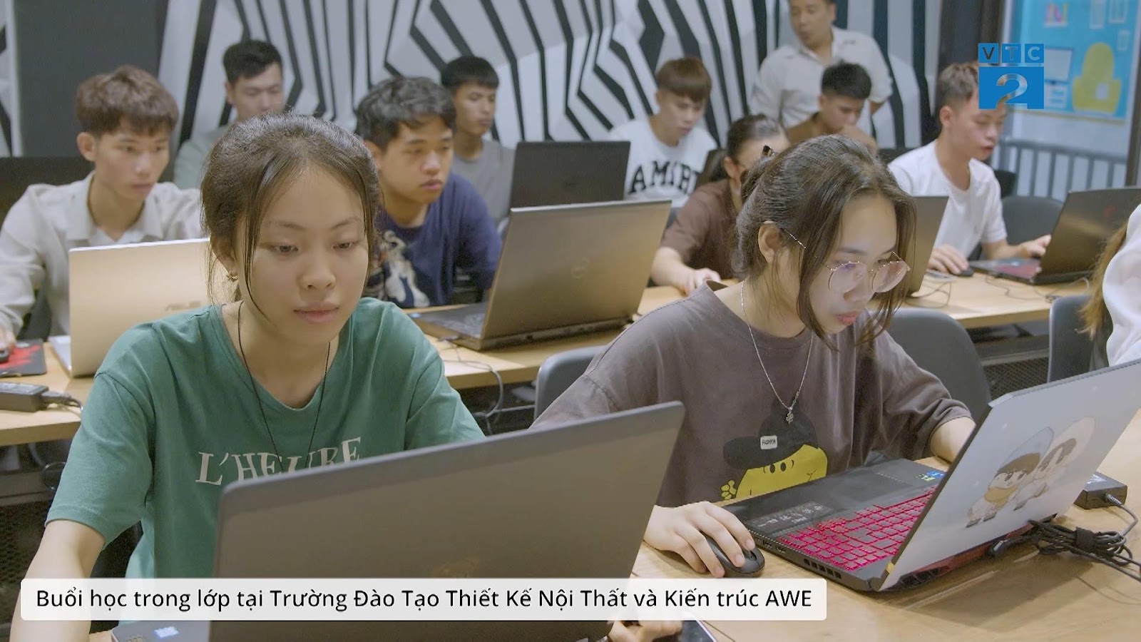 nu-khong-co-bang-cap-3-thi-lam-nghe-gi-thu-nhap-cao Khóa học thiết kế nội thất