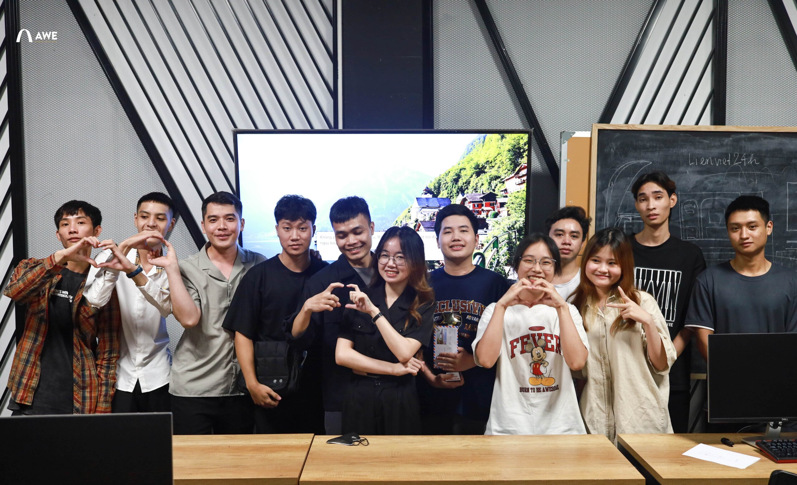 Các bạn học viên trong buổi khai giảng khóa học thiết kế nội thất