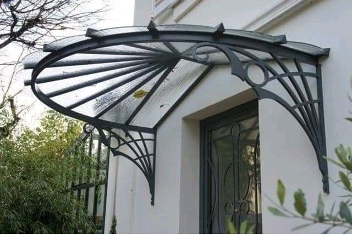 Mẫu thiết kế mái vòm kính trước hiên nhà