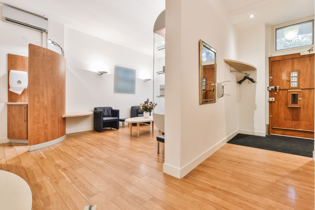 Cách hóa giải tủ lạnh đối diện cửa chính