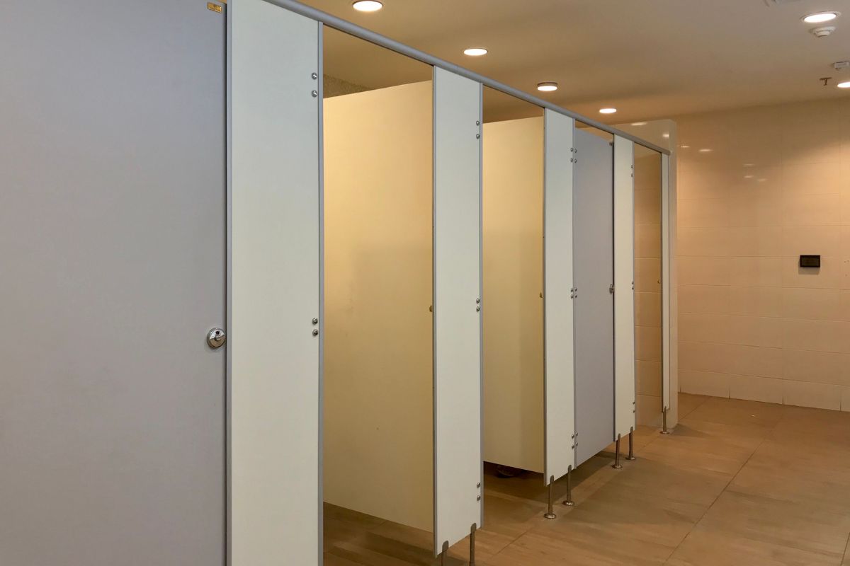 Kích thước vách ngăn nhà vệ sinh tiêu chuẩn hiện nay