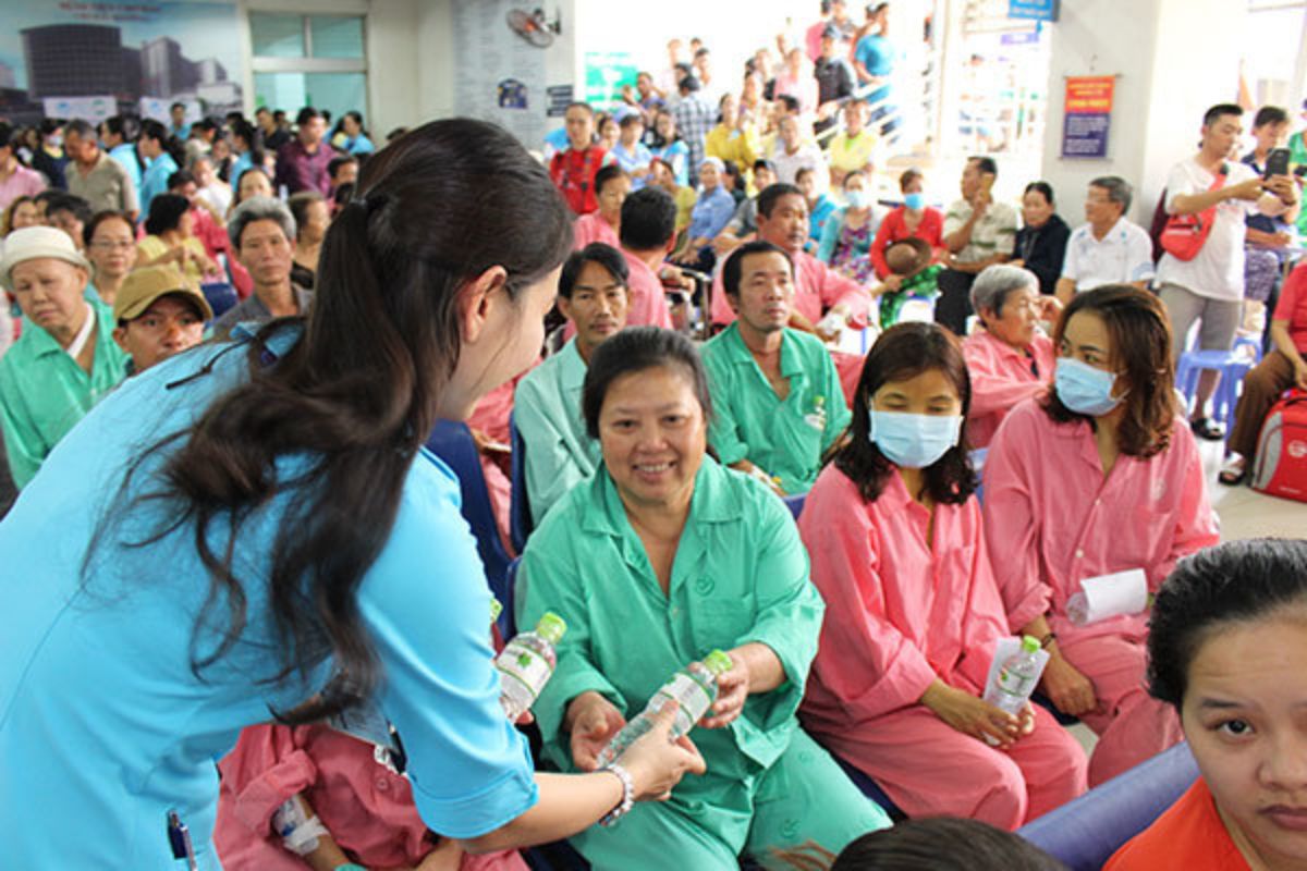 Nữ khối C nên học ngành gì dễ xin việc, lương cao?