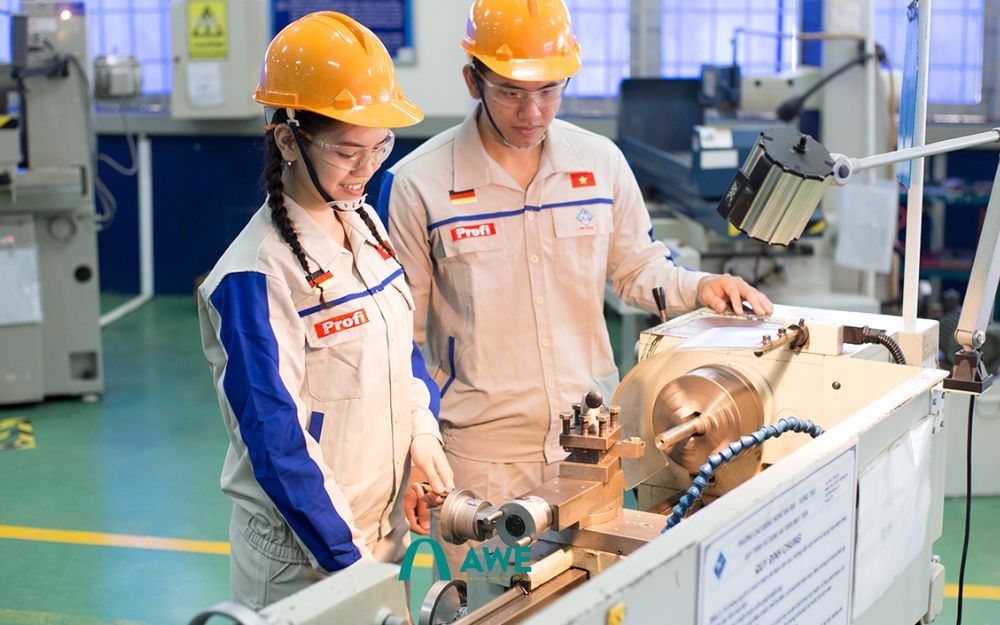 Cơ khí, hàn, cắt, gọt kim loại